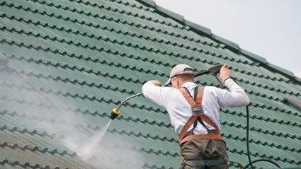 Czyszczenie dachów z powłoką dachową